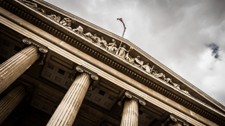 The Facts and the Law Behind the Democratic Crisis of Honduras (Spanish)