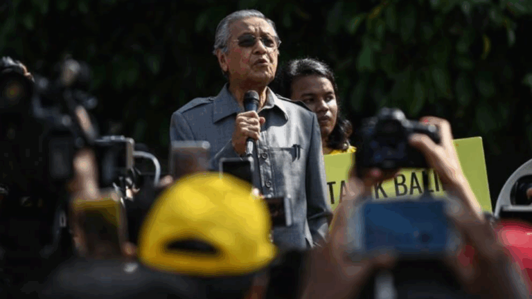 Malaysian Leader Jump-Starts Elections, and Stacks the Odds
