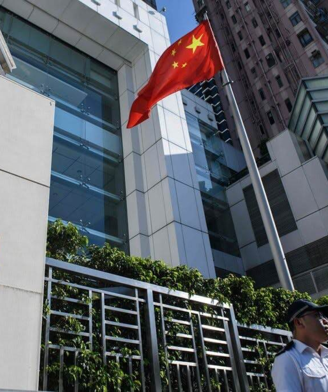 -Hong Kong Journalist Is Roughed Up and Detained by Police in Beijing
