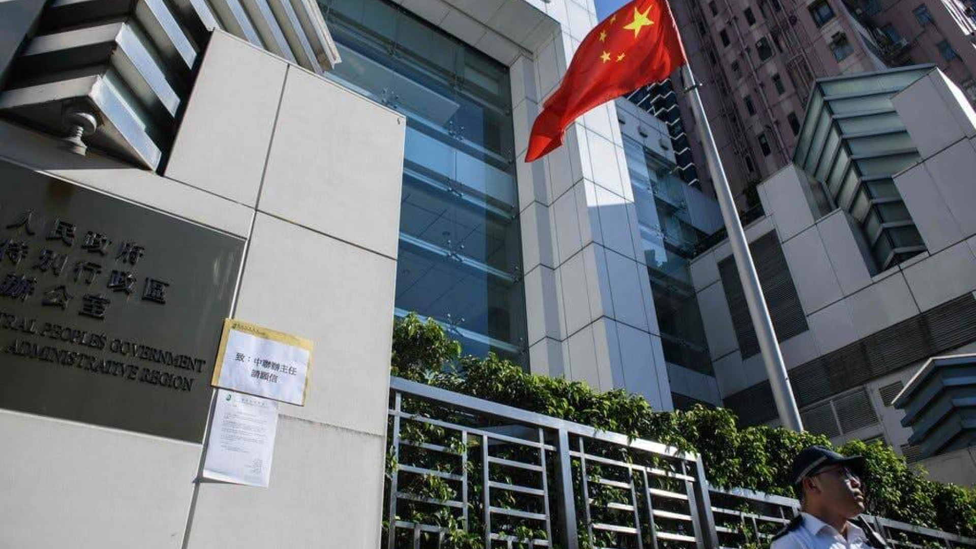 -Hong Kong Journalist Is Roughed Up and Detained by Police in Beijing