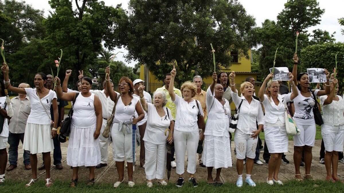 Budy image - Protest Runway: The Use of Color & Fashion in Global Pro-Democracy Movements
