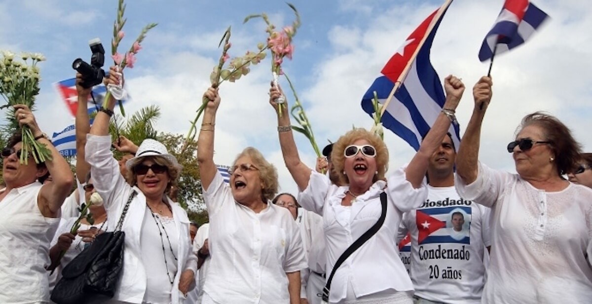 Body image - Protest Runway: The Use of Color & Fashion in Global Pro-Democracy Movements