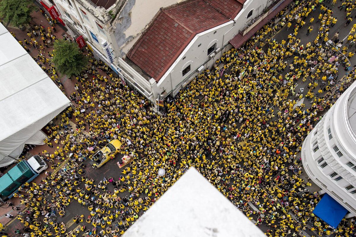 Body image - Protest Runway: The Use of Color & Fashion in Global Pro-Democracy Movements