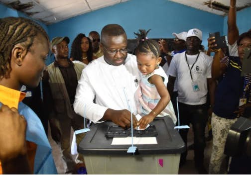 Sierra Leone’s Opposition Leader Is Sworn In as President