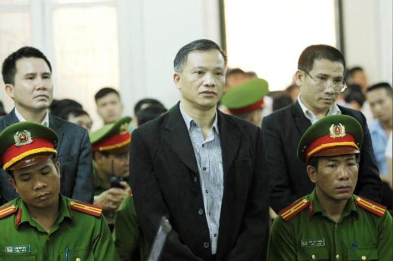 Vietnam jails prominent human rights lawyer, five other activists