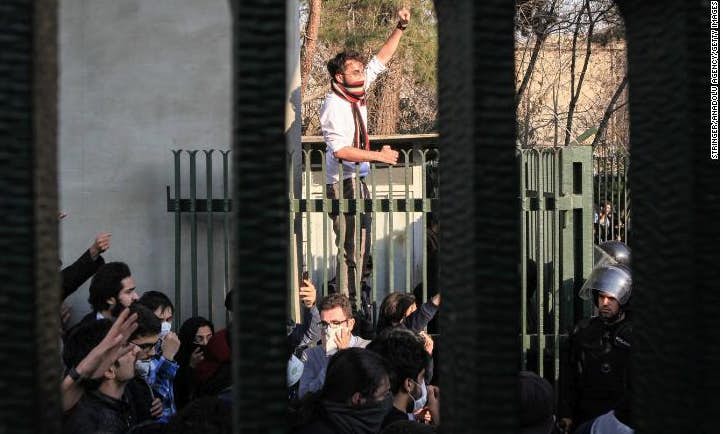 UN experts urge Iran to respect rights of protesters