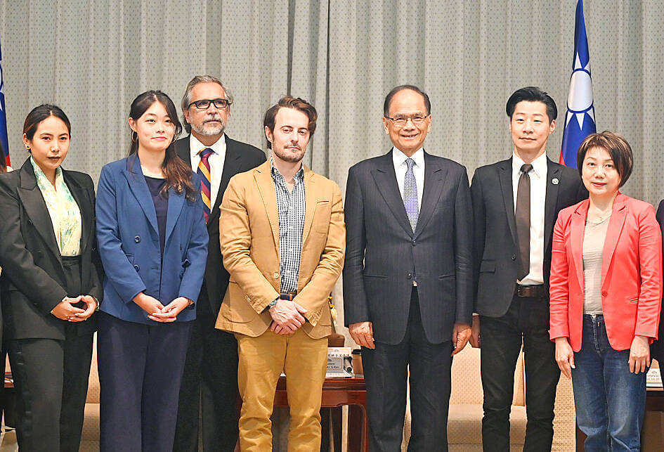 OFF Taiwan -OFF in the news. From left to right: Tibetan activist Chemi Lhamo, exiled Hong Konger Joey Siu, Venezuelan human rights activist Gustavo Tovar Arroyo, HRF CEO Thor Halvorssen, Legislative Speaker You Si-kun, and lawmakers Freddy Lim and Fan Yun