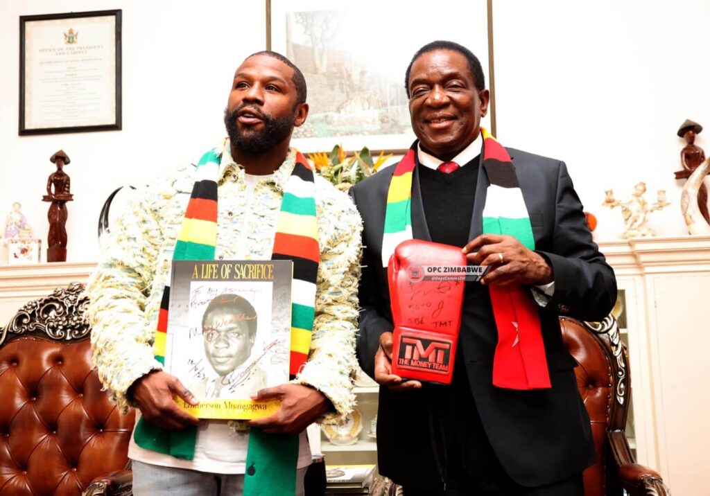 Boxer Floyd Mayweather and Zimbabwean president Emmerson Mnangagwa pose for a photo