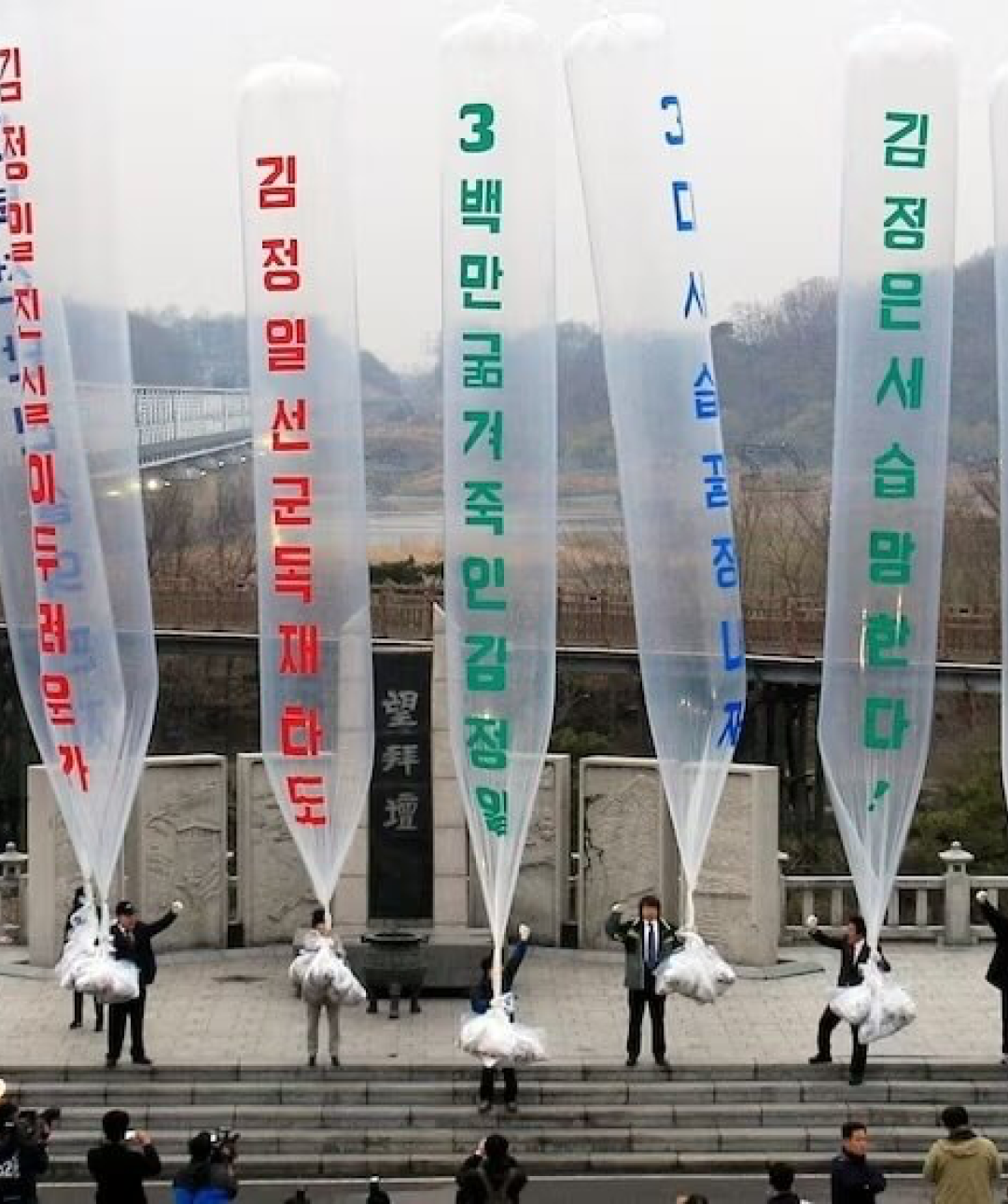 Balloons with Korean writing being flown in solidarity with North Korean defectors