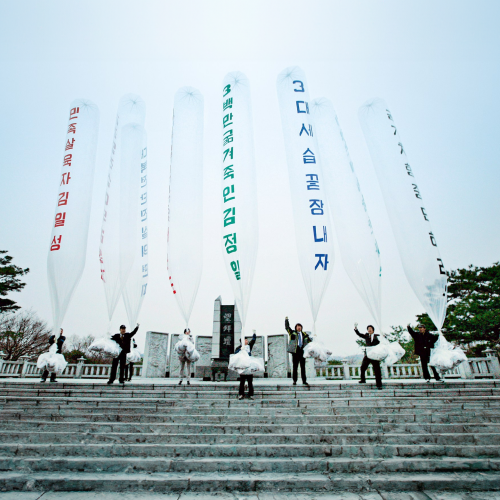 Balloons with Korean writing being flown in solidarity with North Korean defectors