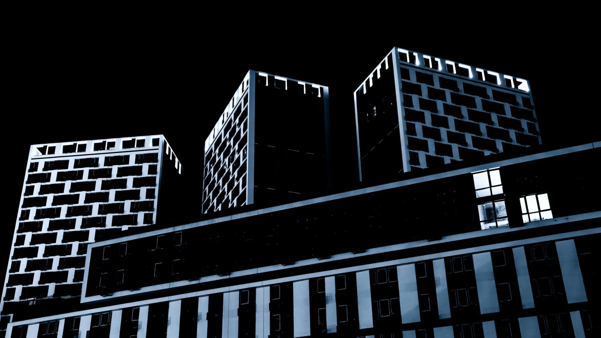 Outline of buildings in the night