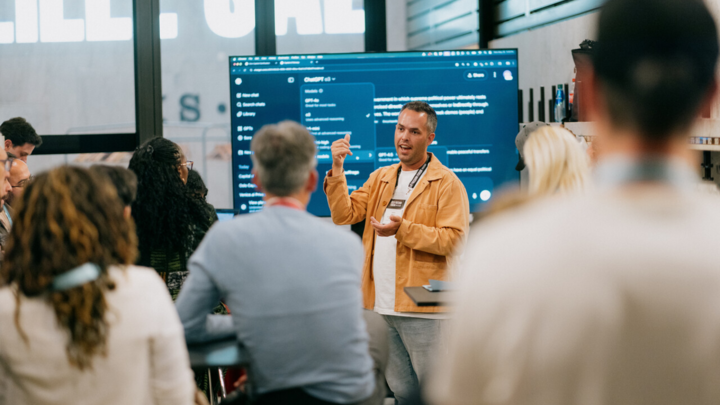 Justin Moon leads a workshop on AI at the 2025 Oslo Freedom